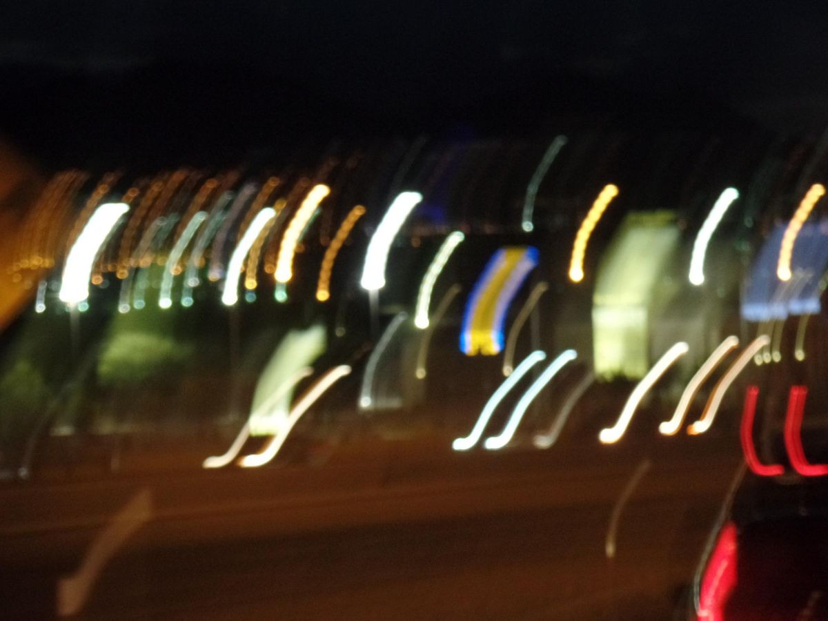 Jak światło i kompozycja wpływają na jakość autoportretów w studiach samoobsługowych